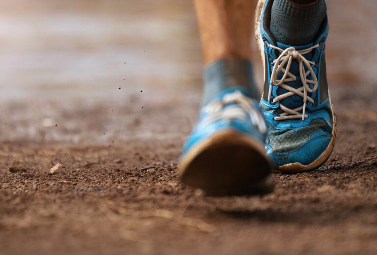 How Many Steps to Walk or Run 8 Miles by Height & Gender?