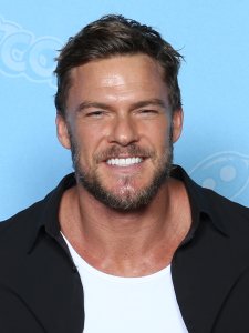 Alan Ritchson Workout Routine & Diet Plan (2025 Edition): Build a ...
