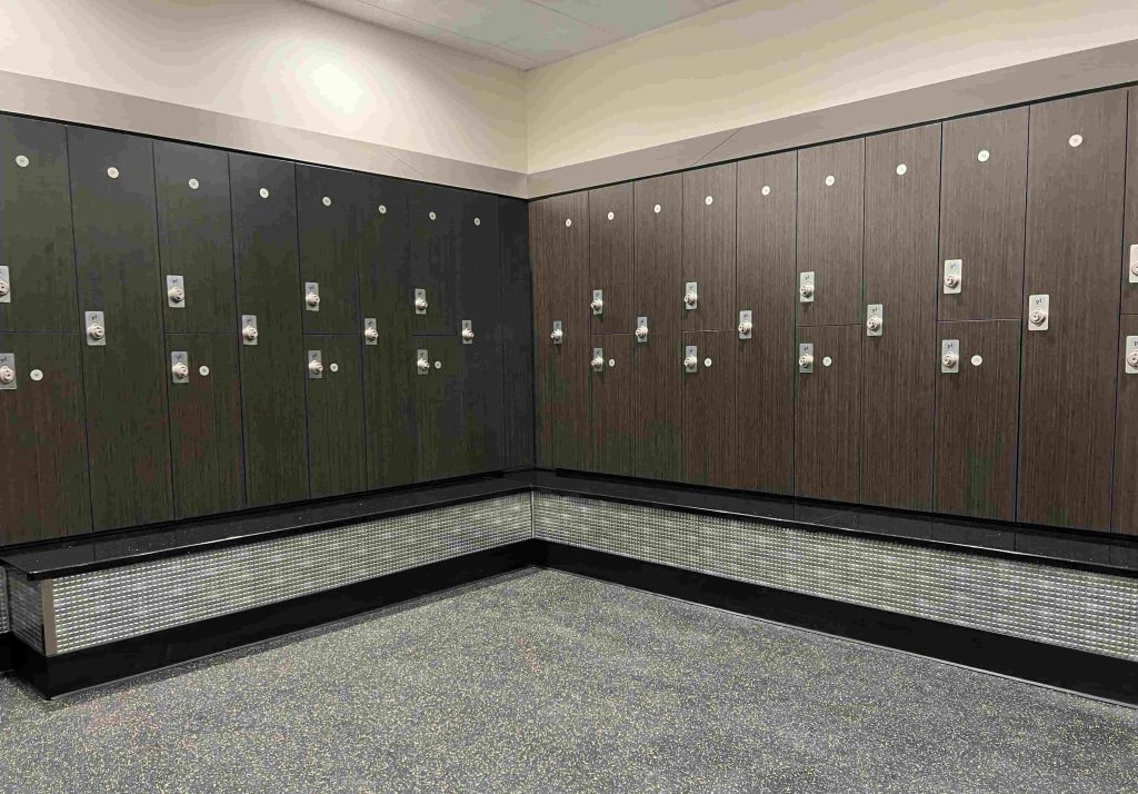 Planet Fitness Locker Rooms: What to Expect, Rules & Safety 
