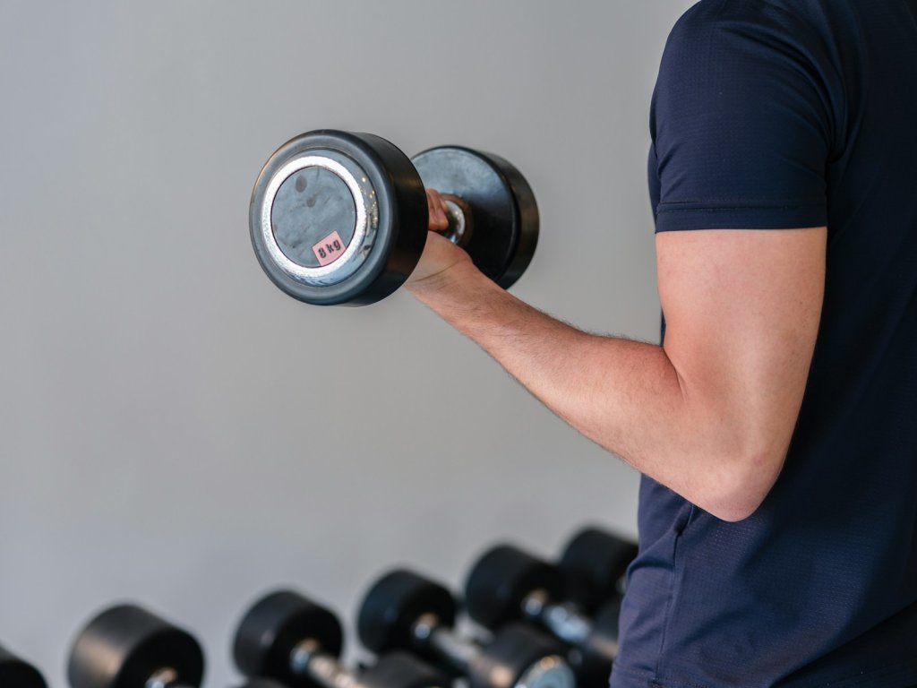 15 Best Dumbbell Triceps Exercises for Mass & Shape (Science-Based)