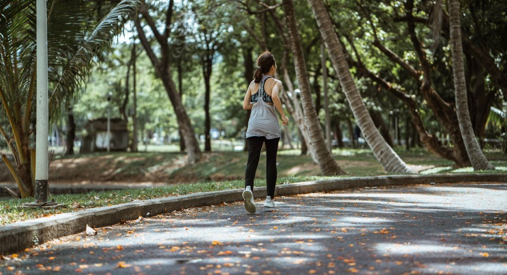 15 Best Cardio Exercises to Do at Home (Science-Backed & Trainer Approved)