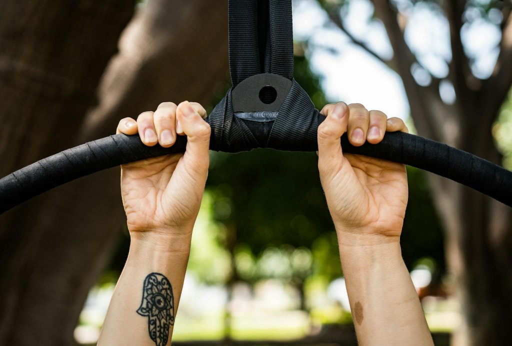 Reverse Grip Lat Pulldown: Build Bigger Back & Stronger Biceps