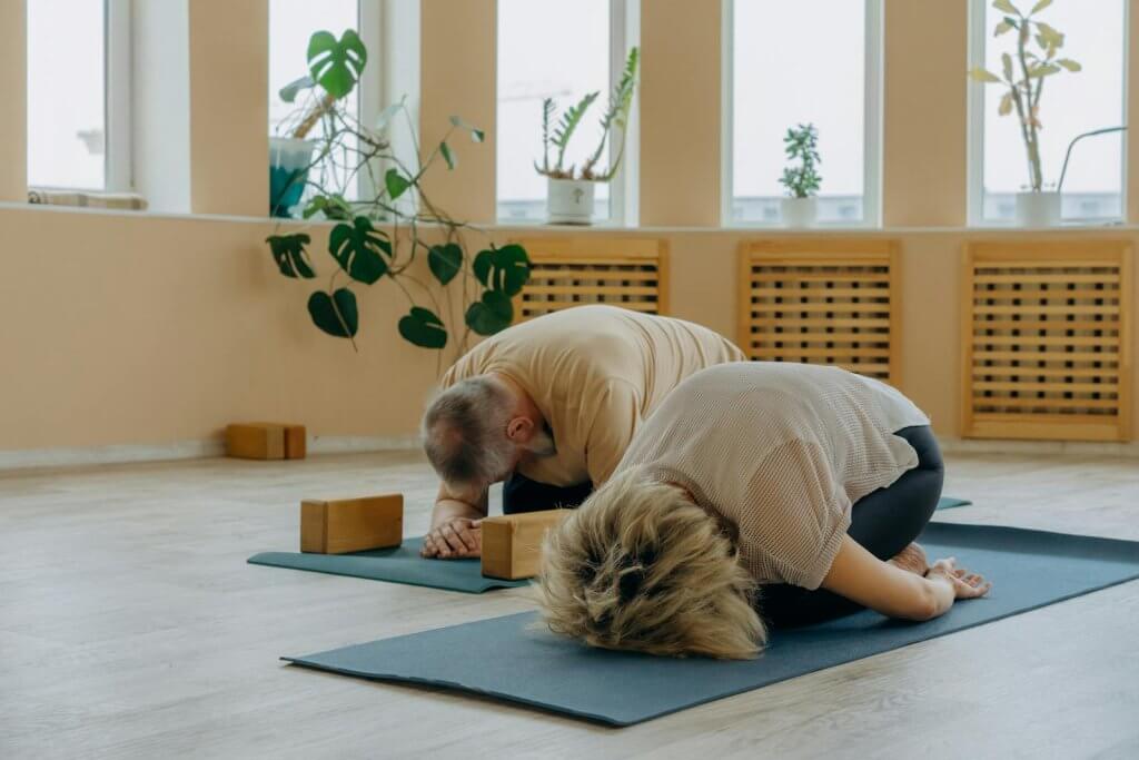 12 Best Hamstring Stretches for Seniors to Improve Flexibility