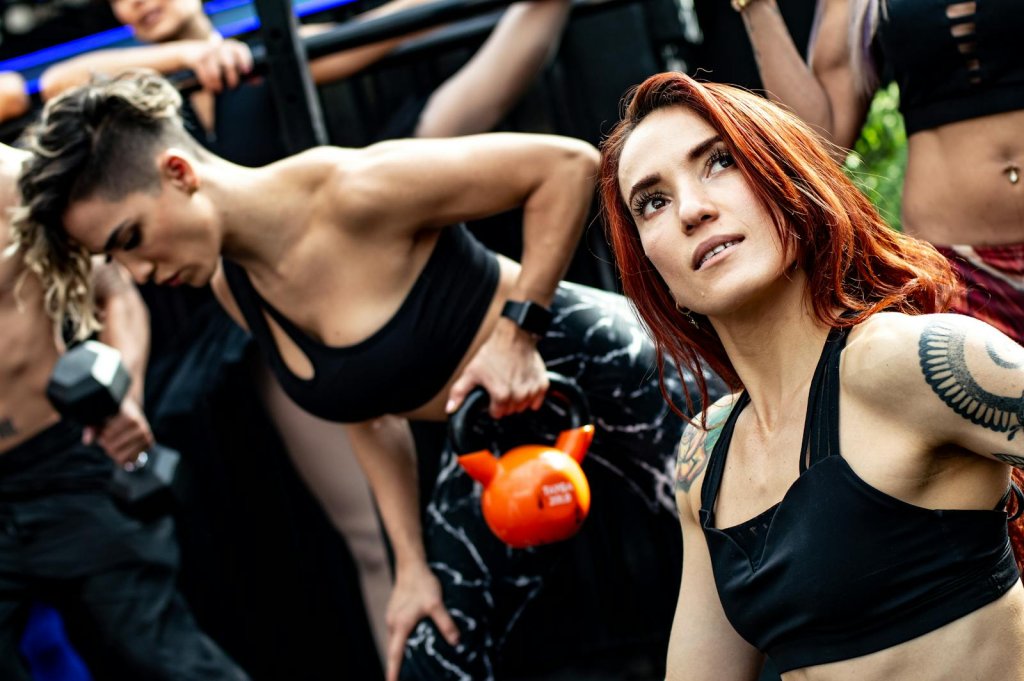 20 Best Kettlebell Workouts for Women to Burn Fat & Get Strong