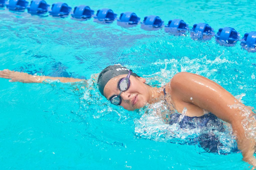 12 Best Pool Workouts for Weight Loss to Burn Fat & Tone Fast