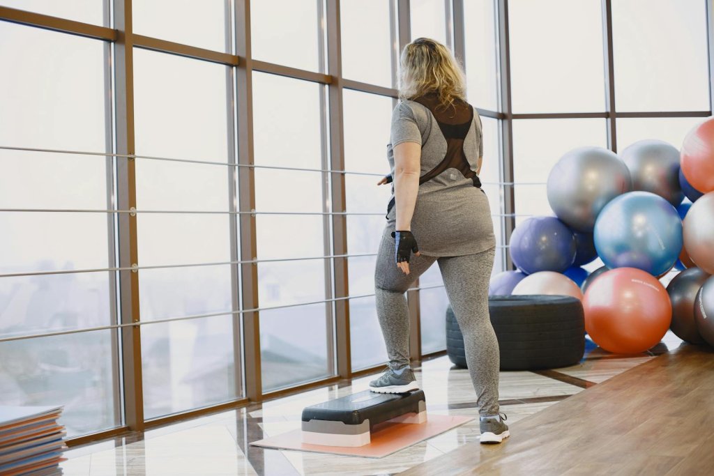 10 Best Step Aerobics Workouts to Burn Calories & Boost Cardio