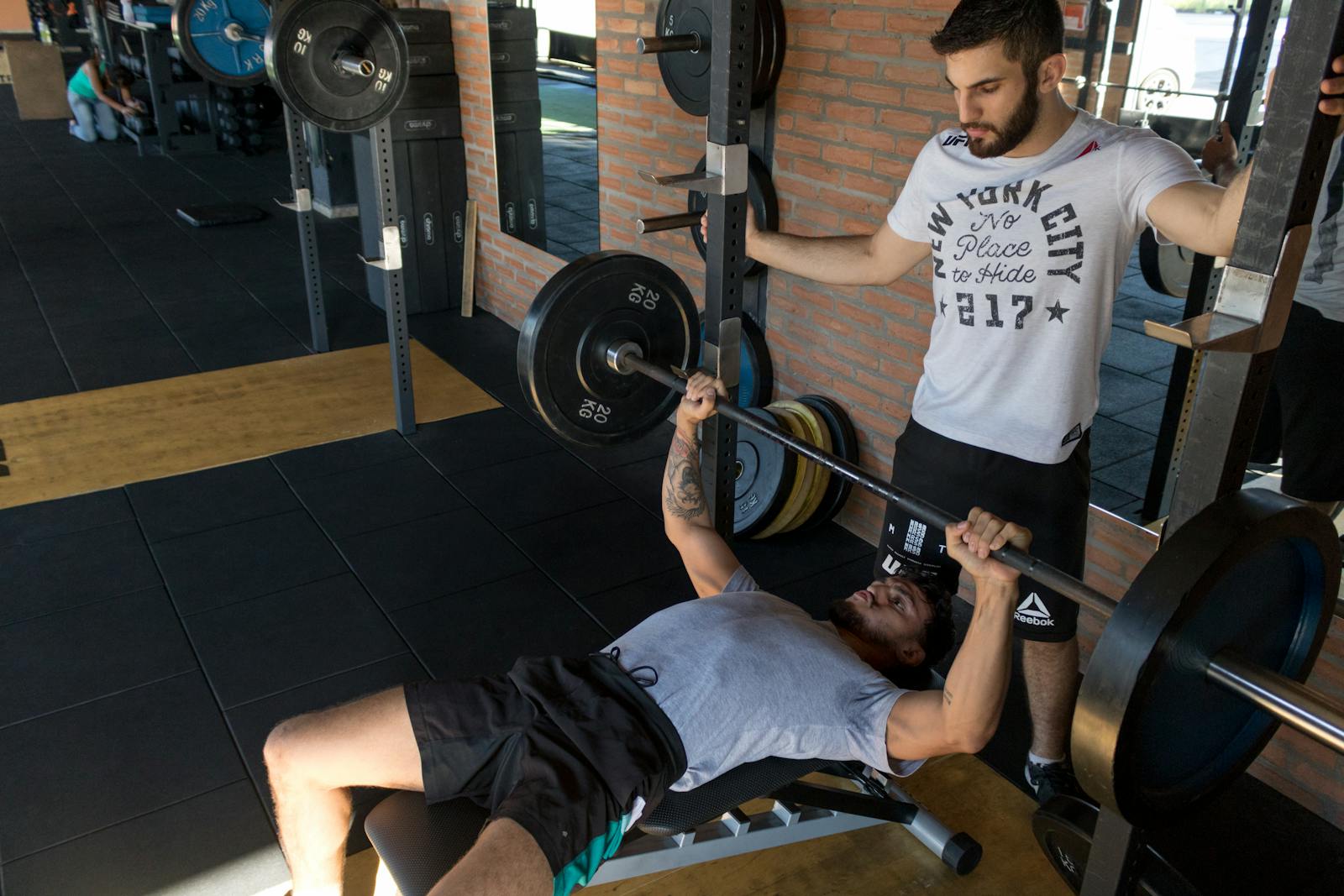 8 Best Barbell Tricep Exercises for Bigger, Stronger Arms