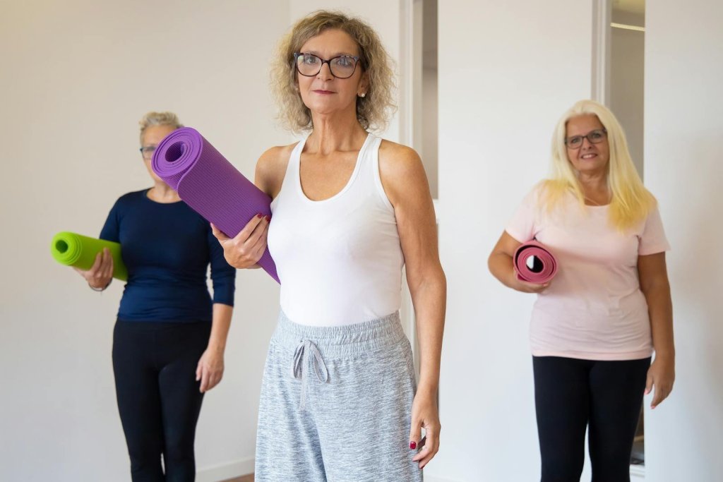 9 Best Oblique Exercises for Seniors (Balance & Core)