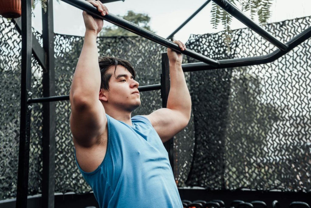 Chin Up vs Pull Up: Muscles Worked, Benefits & Which Is Better
