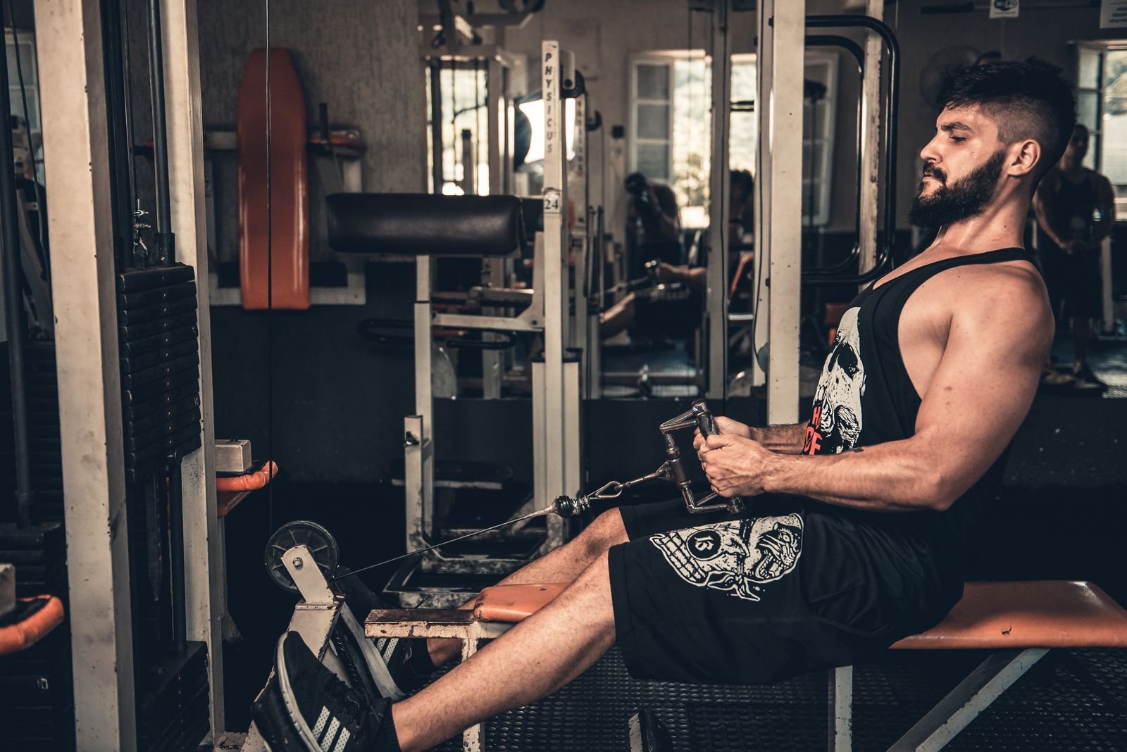 12 Best Trap Workouts for Men to Build a Bigger Upper Back