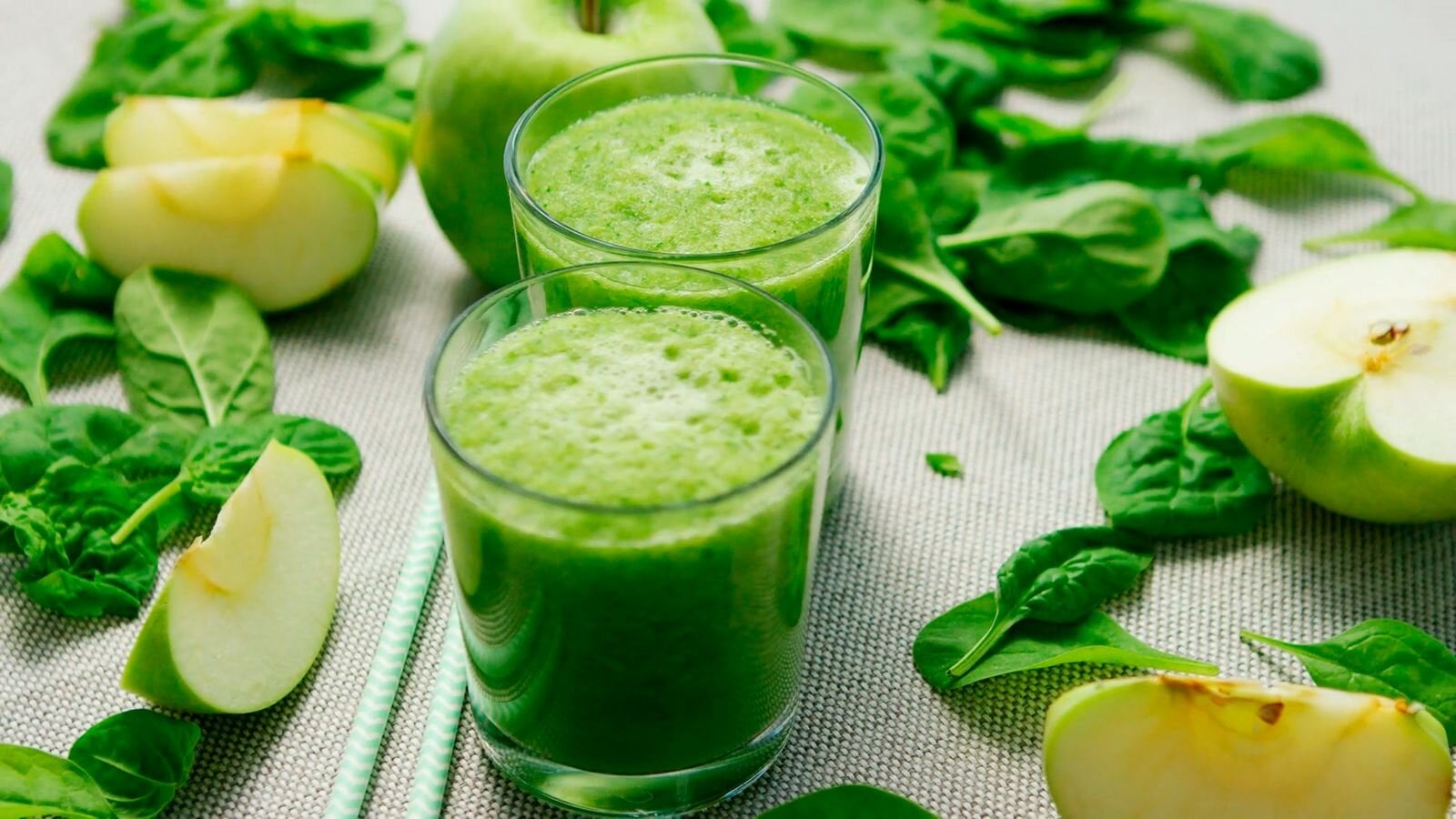 Green Juice Cleanse: Benefits, Risks & How to Do It Safely